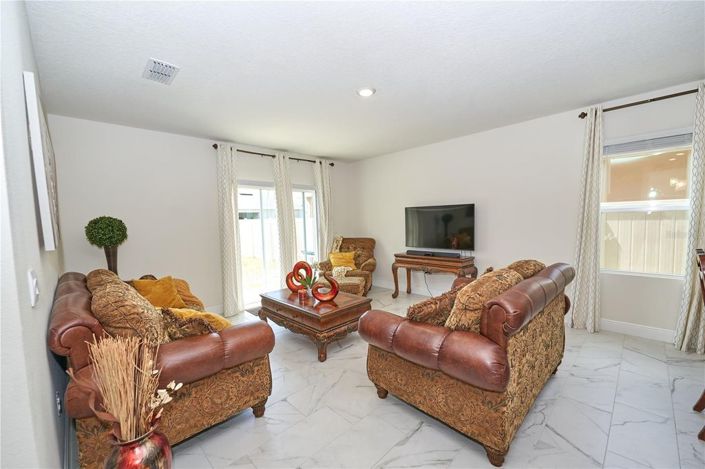 Image No.10-5 Bed House for sale