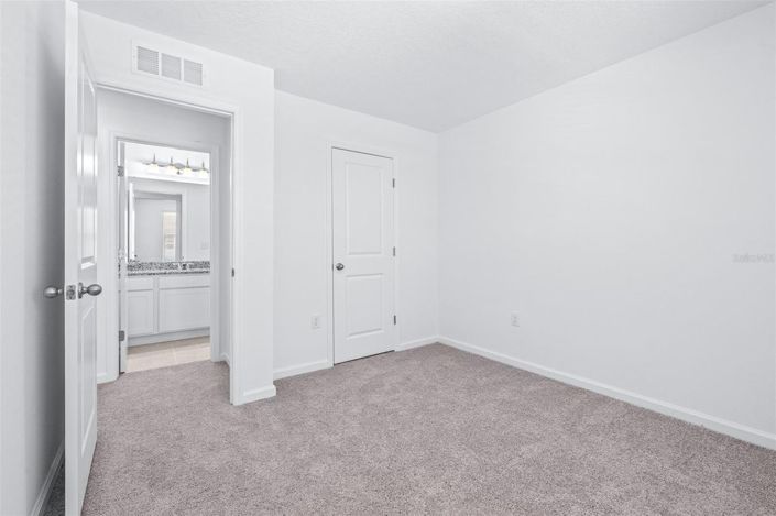 Image No.25-3 Bed Townhouse for sale