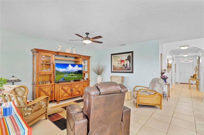 Image No.9-3 Bed House for sale