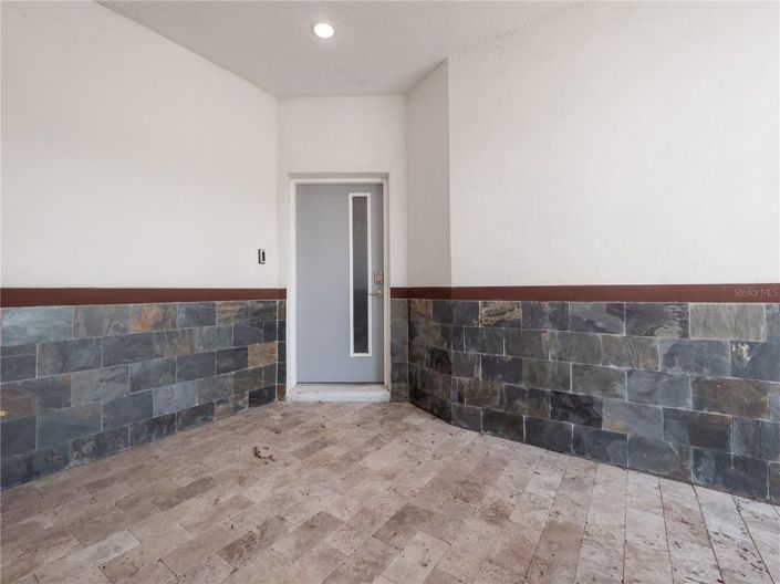 Image No.31-3 Bed Townhouse for sale