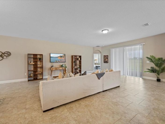 Image No.15-4 Bed House for sale