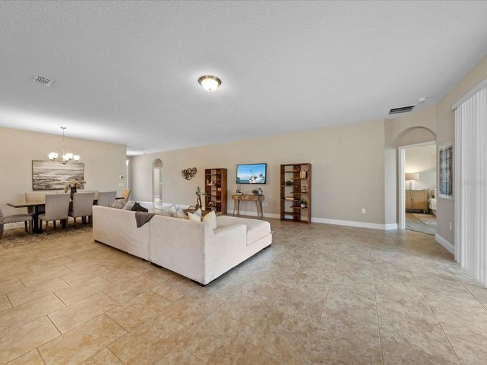 Image No.17-4 Bed House for sale