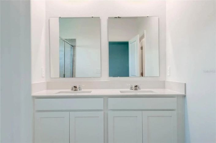 Image No.20-3 Bed Townhouse for sale