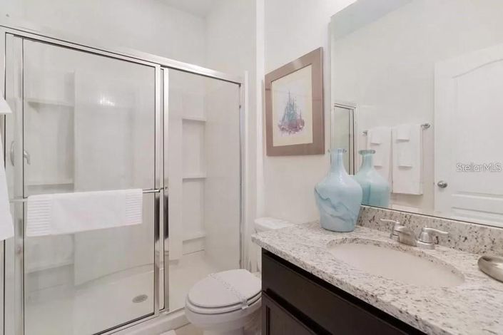 Image No.8-6 Bed House for sale