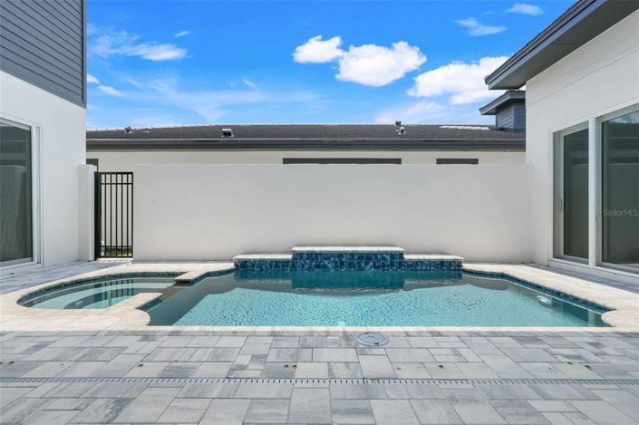 Image No.14-4 Bed House for sale