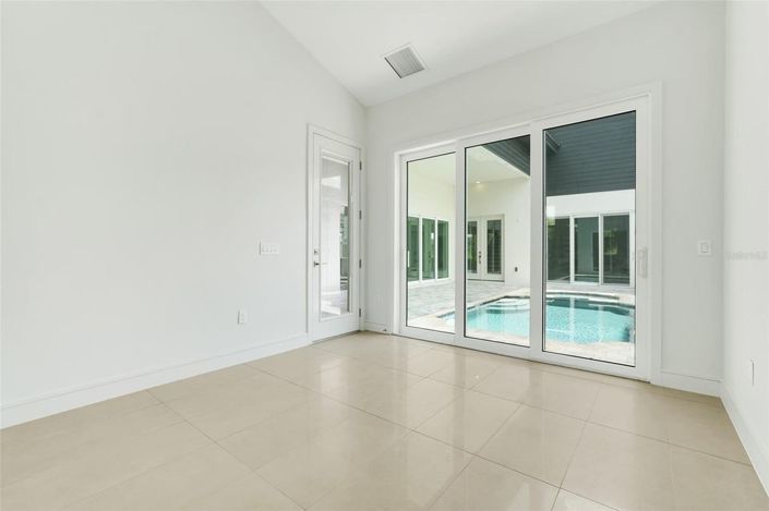 Image No.21-4 Bed House for sale