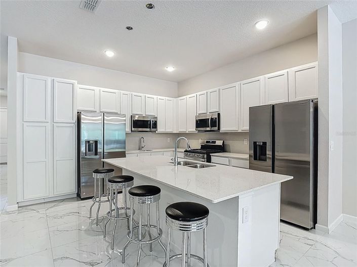 Image No.10-12 Bed House for sale