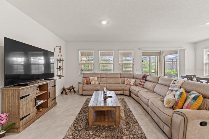 Image No.12-7 Bed House for sale