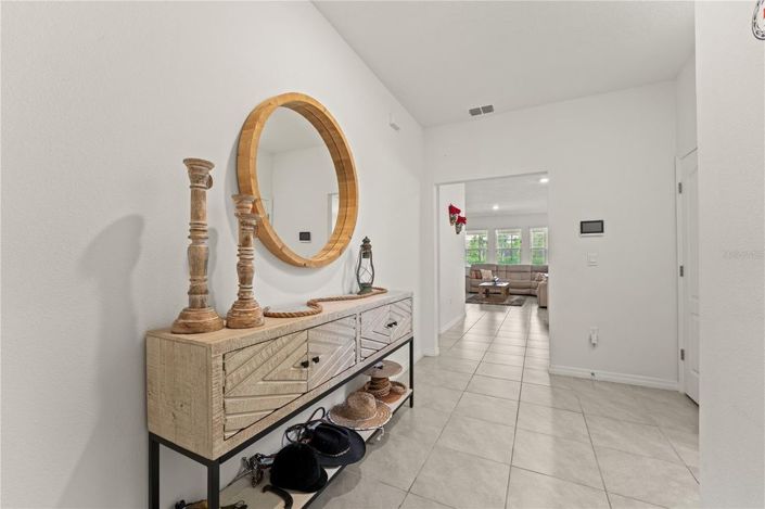 Image No.8-7 Bed House for sale