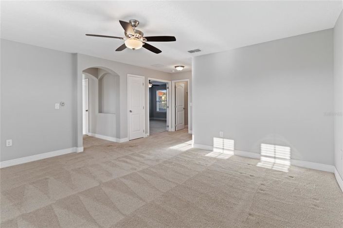 Image No.40-5 Bed Property for sale