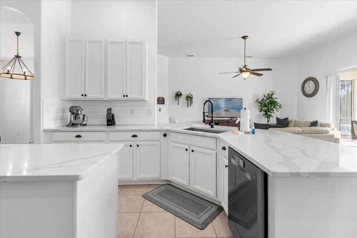 Image No.17-6 Bed House for sale