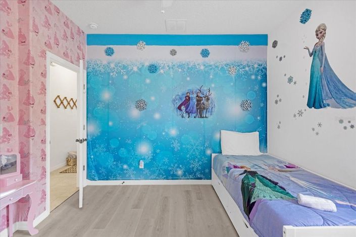 Image No.38-6 Bed House for sale