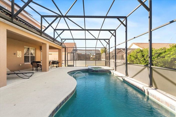 Image No.12-6 Bed House for sale