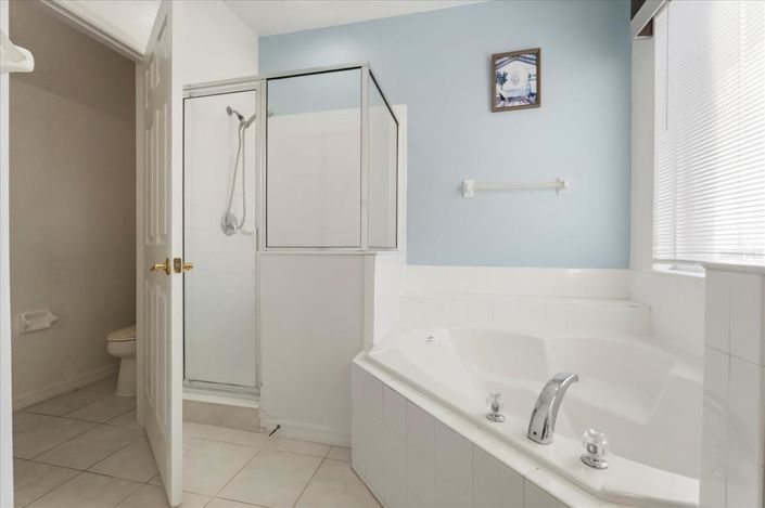 Image No.16-6 Bed House for sale