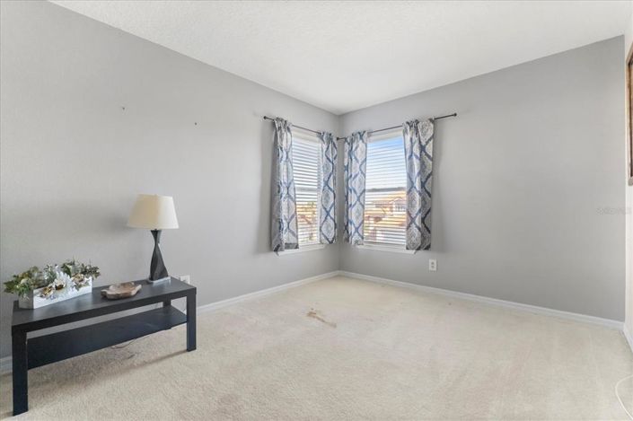 Image No.17-6 Bed House for sale