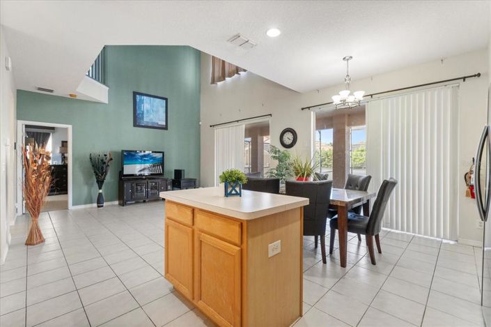 Image No.8-6 Bed House for sale