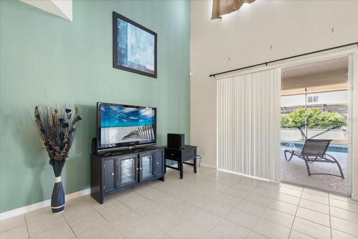 Image No.10-6 Bed House for sale