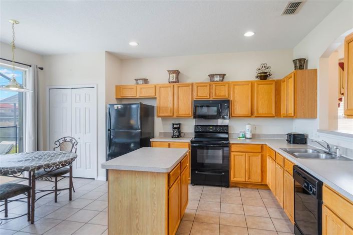 Image No.12-7 Bed House for sale