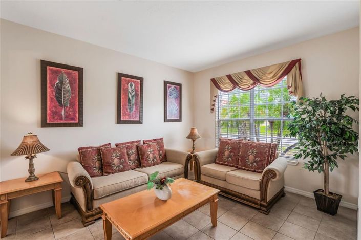 Image No.7-7 Bed House for sale