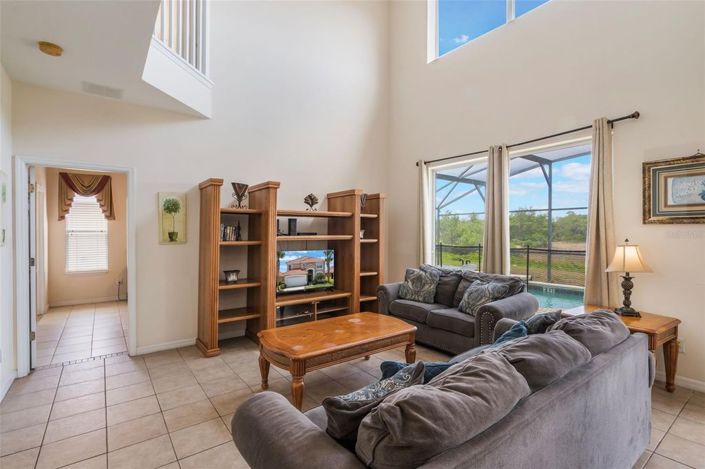 Image No.8-7 Bed House for sale