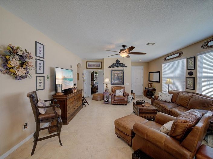 Image No.7-5 Bed House for sale