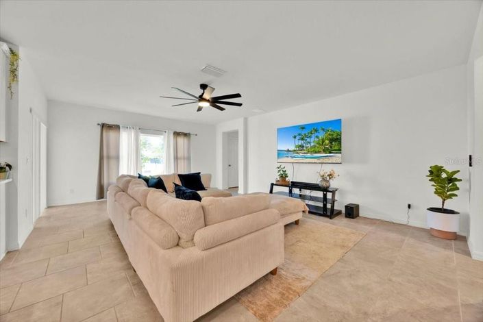 Image No.10-6 Bed House for sale