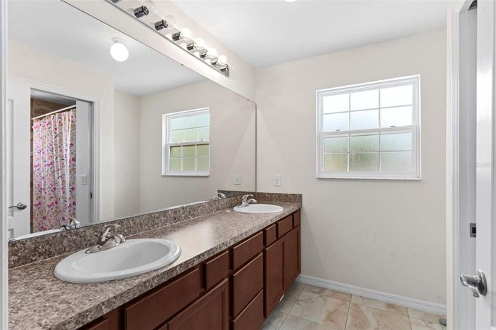 Image No.17-4 Bed House for sale