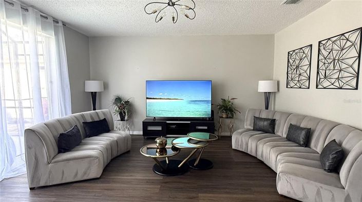 Image No.17-4 Bed House for sale