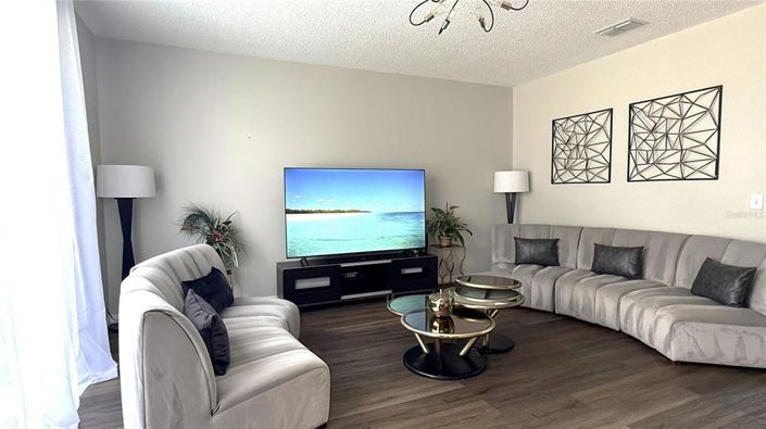 Image No.17-4 Bed House for sale