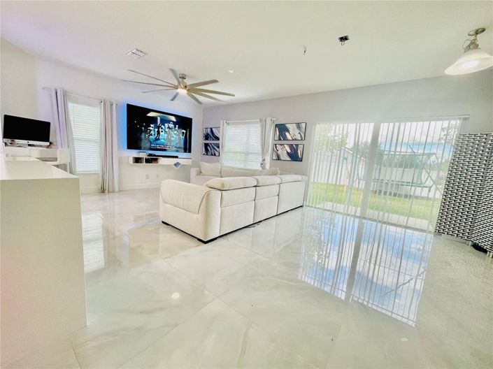 Image No.15-4 Bed House for sale