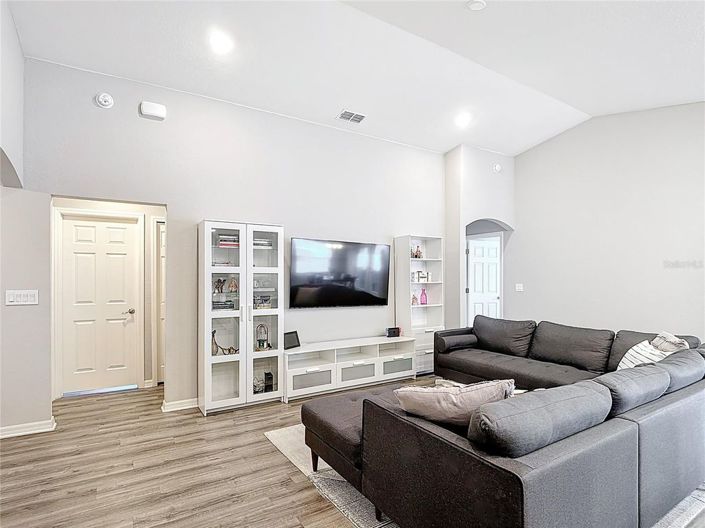 Image No.16-3 Bed House for sale