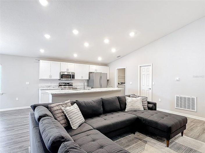 Image No.18-3 Bed House for sale