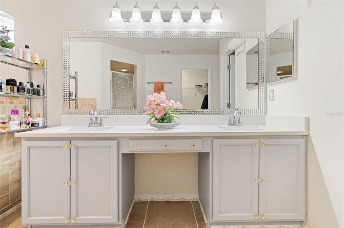 Image No.20-4 Bed House for sale