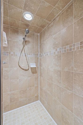 Image No.23-4 Bed House for sale