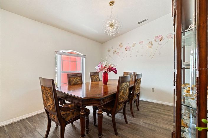 Image No.6-4 Bed House for sale