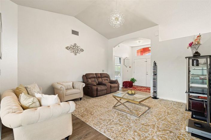 Image No.9-4 Bed House for sale