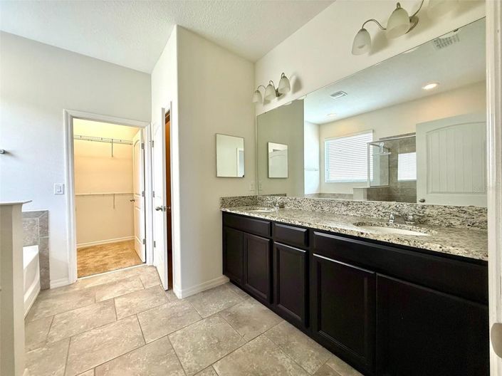 Image No.18-4 Bed House for sale