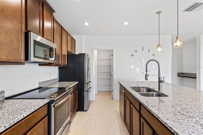 Image No.12-5 Bed House for sale