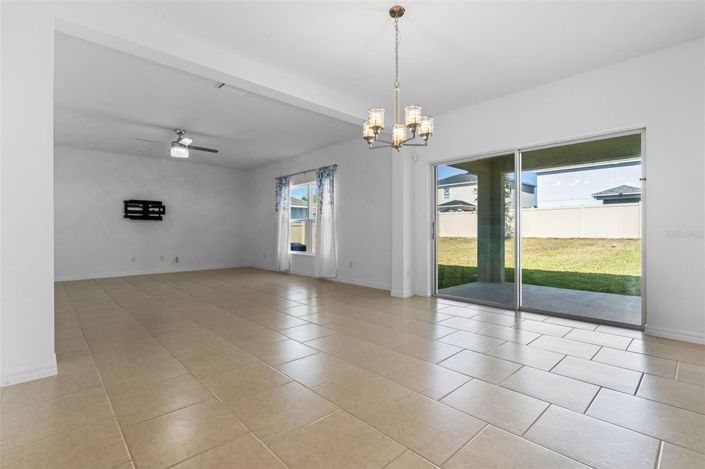 Image No.8-5 Bed House for sale