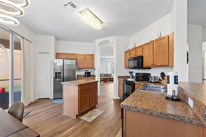 Image No.12-4 Bed House for sale