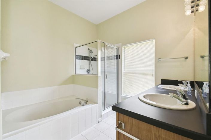 Image No.17-5 Bed House for sale