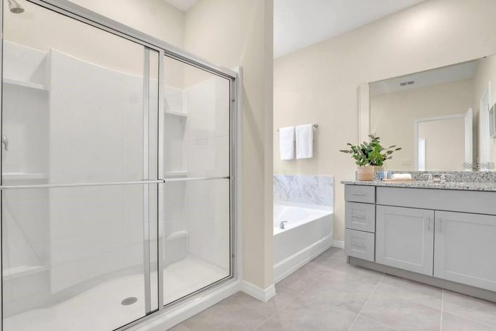 Image No.24-6 Bed House for sale