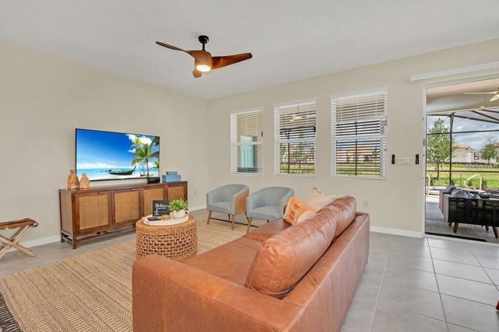 Image No.8-6 Bed House for sale