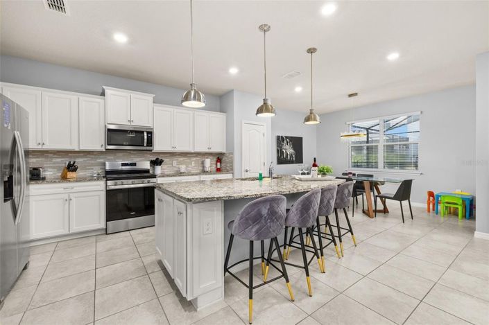 Image No.9-5 Bed House for sale