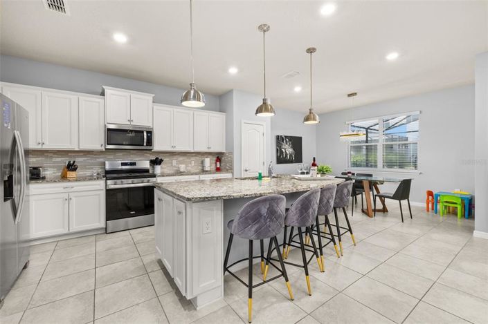 Image No.8-5 Bed House for sale