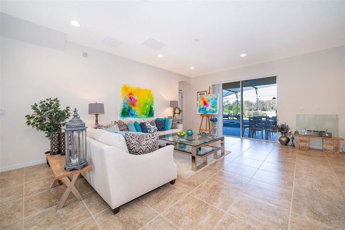 Image No.8-5 Bed House for sale