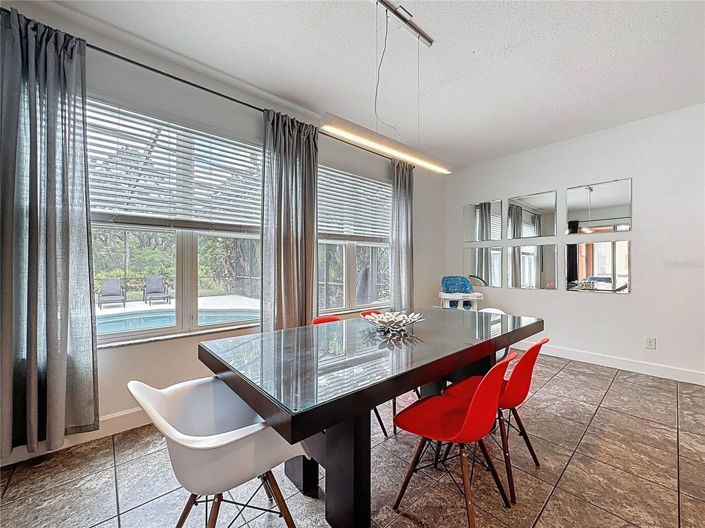 Image No.19-6 Bed House for sale