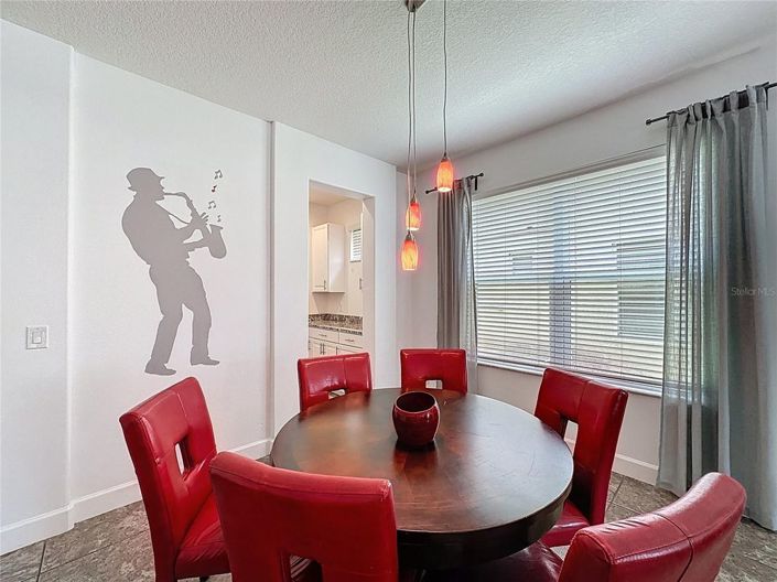 Image No.28-6 Bed House for sale