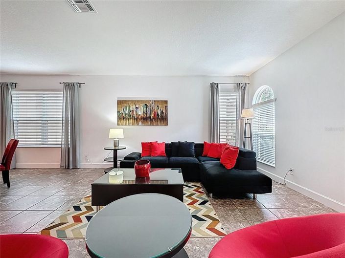 Image No.31-6 Bed House for sale