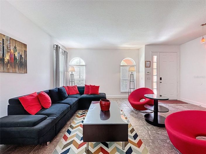 Image No.33-6 Bed House for sale